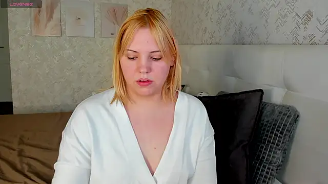 Stacy Luv online show from October 29, 2025, 5:06 am