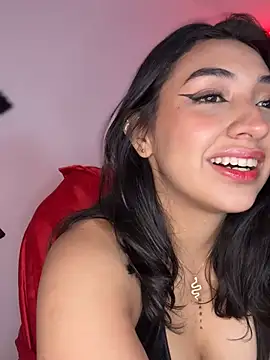 Snapshot of _Aura- chatting on April 23, 2026, 3:24 am Aura- online show from April 23, 2026, 3:24 am