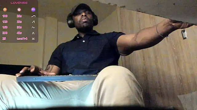 Snapshot of thomas_santtos1 chatting on July 16, 2026, 1:52 pm thomas santtos1 online show from July 16, 2026, 1:52 pm