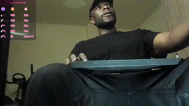 Snapshot of thomas_santtos1 chatting on July 9, 2026, 2:12 am thomas santtos1 online show from July 9, 2026, 2:12 am
