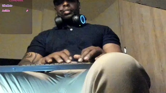 Snapshot of thomas_santtos1 chatting on July 16, 2026, 1:35 am thomas santtos1 online show from July 16, 2026, 1:35 am
