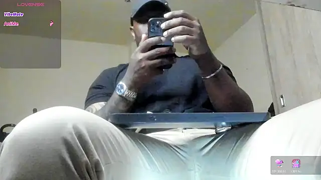 Snapshot of thomas_santtos1 chatting on July 8, 2026, 1:41 am thomas santtos1 online show from July 8, 2026, 1:41 am