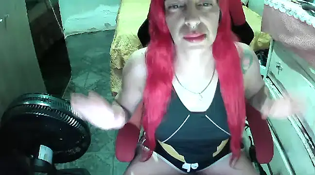 ManuEscarlate13 online show from December 15, 2024, 10:58 pm