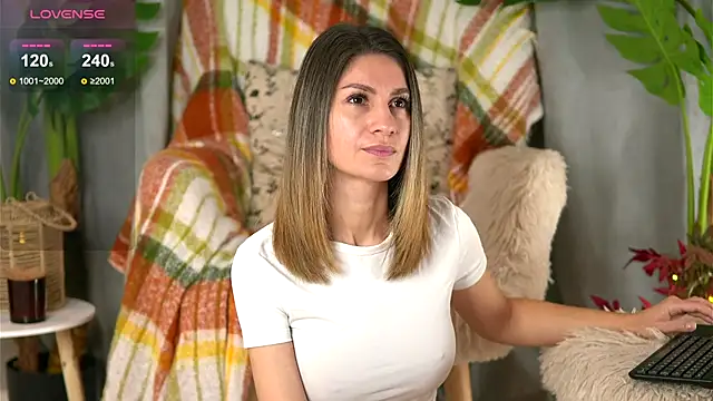 JuliaRichard online show from November 14, 2025, 7:01 am