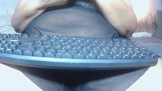 Snapshot of BustyThickyAss chatting on January 13, 2026, 7:34 am BustyThickyAss online show from January 13, 2026, 7:34 am