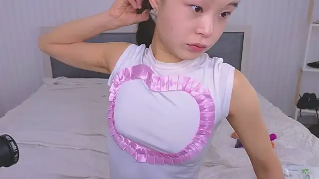 Tina Kim  online show from March 8, 2025, 4:34 am