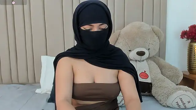 izadii online show from April 14, 2026, 6:46 pm