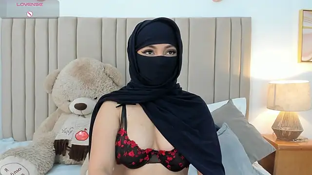 izadii online show from June 1, 2026, 7:02 pm