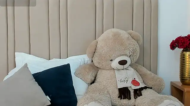 izadii online show from March 18, 2026, 7:04 pm