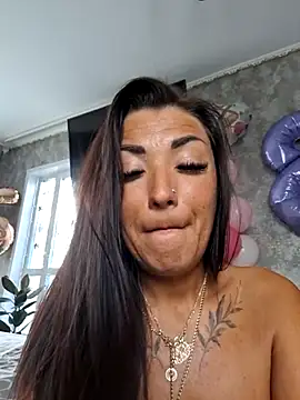 Snapshot of RuslanaXX chatting on March 21, 2025, 8:50 am RuslanaXX online show from March 21, 2025, 8:50 am