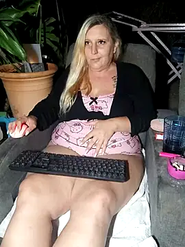 BecciDeluxe online show from June 13, 2026, 10:19 pm