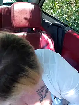 Snapshot of BecciDeluxe chatting on April 15, 2026, 11:27 am BecciDeluxe online show from April 15, 2026, 11:27 am