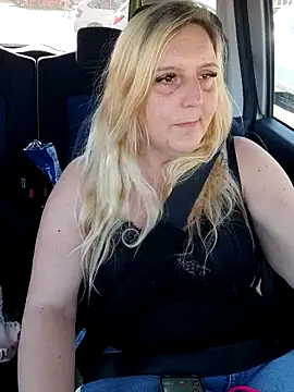 BecciDeluxe online show from May 14, 2026, 4:04 pm