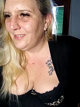BecciDeluxe online show from May 8, 2026, 10:41 am