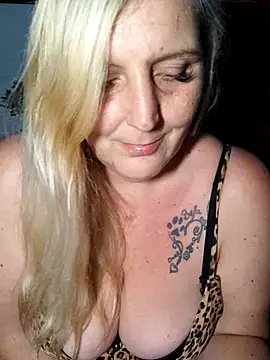 BecciDeluxe online show from May 24, 2026, 12:32 am