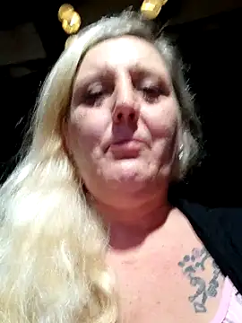BecciDeluxe online show from June 9, 2026, 10:00 pm