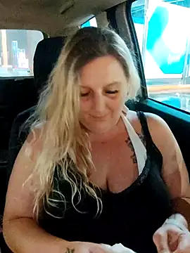 BecciDeluxe online show from July 17, 2026, 8:17 pm