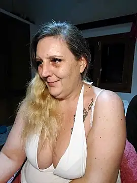 BecciDeluxe online show from November 26, 2025, 10:54 pm