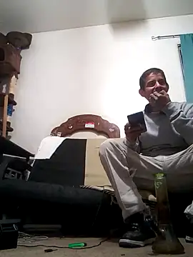 Snapshot of LongDickZee562 chatting on March 6, 2025, 6:19 am LongDickZee562 online show from March 6, 2025, 6:19 am