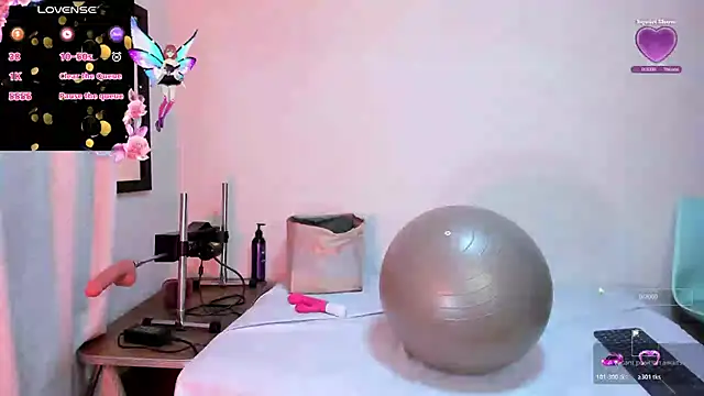 cleopatraa online show from November 19, 2025, 11:27 pm