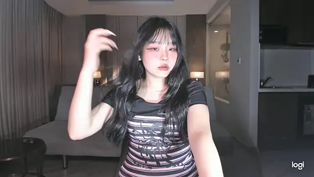 hee young11 online show from March 21, 2025, 1:34 pm