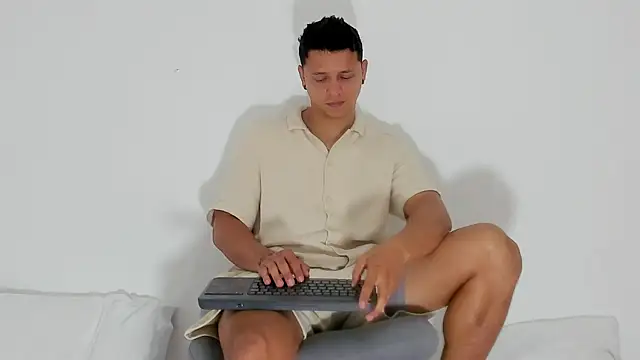 MITCHELL BURNS online show from January 4, 2025, 3:07 am