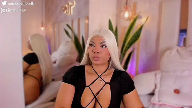 Nicolemorelli2 online show from November 13, 2025, 11:36 am