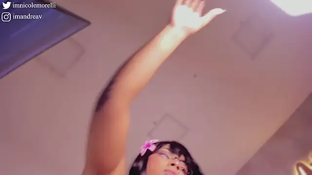 Nicolemorelli2 online show from November 29, 2025, 12:49 pm