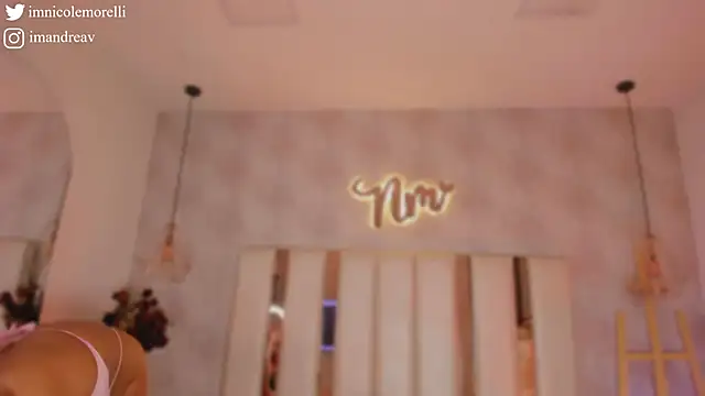 Nicolemorelli2 online show from September 22, 2025, 3:29 pm