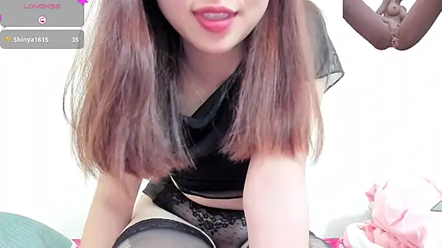 Snapshot of Seena-Mochi chatting on January 3, 2025, 8:21 am Seena-Mochi online show from January 3, 2025, 8:21 am