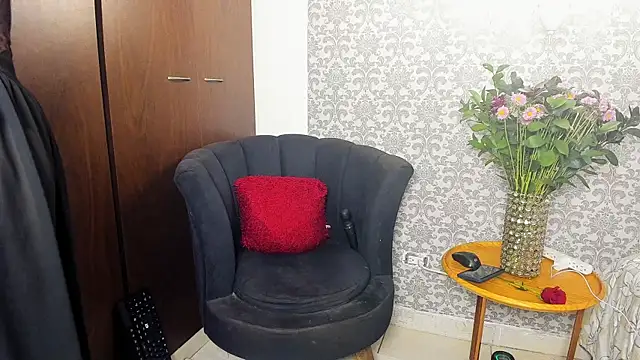 mabelsaravia online show from June 3, 2026, 6:34 pm