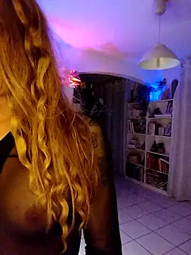 Luna Kitanna online show from November 2, 2025, 9:09 pm