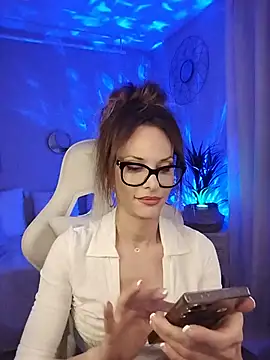 Luna Kitanna online show from July 7, 2026, 9:29 pm