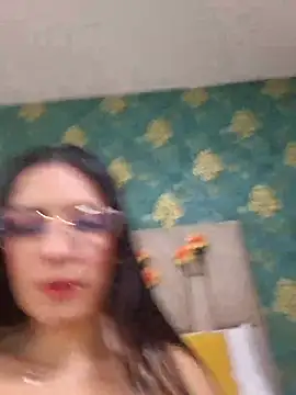 Snapshot of SuzanSmithh chatting on January 7, 2026, 11:26 am SuzanSmithh online show from January 7, 2026, 11:26 am