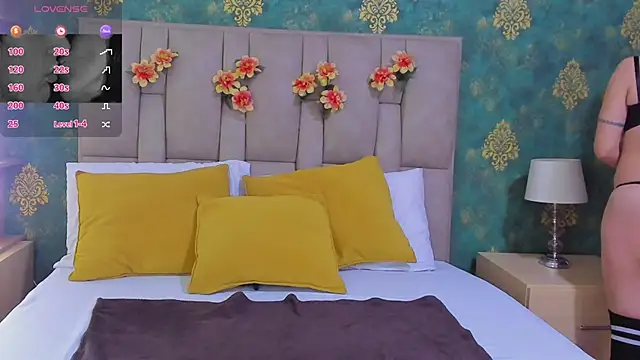 Snapshot of SuzanSmithh chatting on January 15, 2026, 11:24 am SuzanSmithh online show from January 15, 2026, 11:24 am