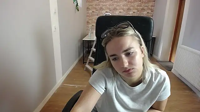 viktoria lovely online show from July 30, 2026, 7:07 am