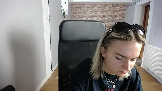 viktoria lovely online show from July 29, 2026, 7:07 am