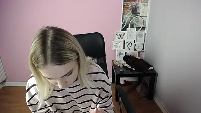 Snapshot of viktoria_lovely chatting on September 12, 2025, 10:04 am viktoria lovely online show from September 12, 2025, 10:04 am