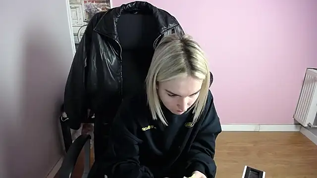 viktoria lovely online show from February 17, 2026, 6:33 am