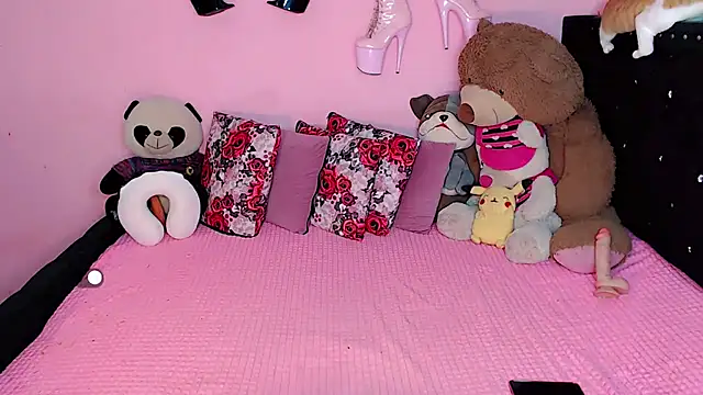 Snapshot of Ciinamonloren chatting on February 20, 2026, 6:26 am Ciinamonloren online show from February 20, 2026, 6:26 am