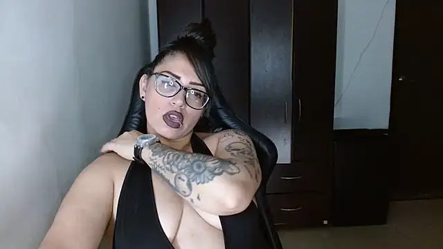 natashasmithe online show from May 18, 2026, 12:22 am