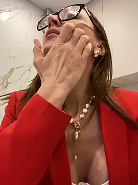 Snapshot of LauraDavis chatting on March 2, 2026, 5:09 pm LauraDavis online show from March 2, 2026, 5:09 pm