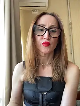 Snapshot of LauraDavis chatting on April 10, 2026, 2:02 pm LauraDavis online show from April 10, 2026, 2:02 pm