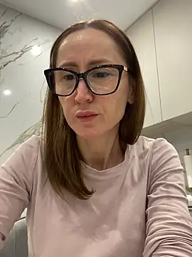 Snapshot of LauraDavis chatting on March 5, 2026, 1:30 pm LauraDavis online show from March 5, 2026, 1:30 pm