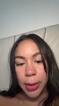 Snapshot of IsabelaVanegas_ chatting on November 12, 2025, 5:17 pm IsabelaVanegas online show from November 12, 2025, 5:17 pm