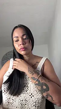 Snapshot of IsabelaVanegas_ chatting on November 6, 2025, 2:32 pm IsabelaVanegas online show from November 6, 2025, 2:32 pm