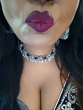 Snapshot of YR-SHIVANI chatting on February 3, 2026, 7:13 am YR-SHIVANI online show from February 3, 2026, 7:13 am