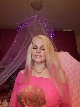 Snapshot of Angeldevilus chatting on February 5, 2026, 11:33 pm Angeldevilus online show from February 5, 2026, 11:33 pm