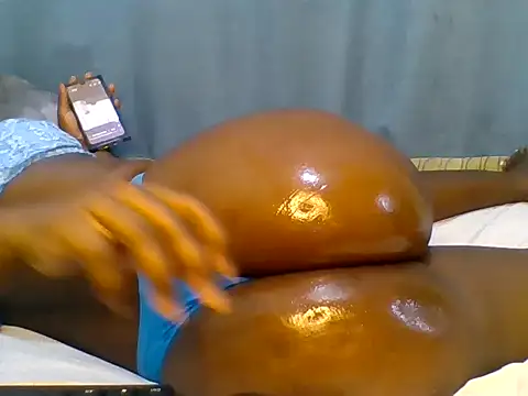 Snapshot of Creamypussy21 chatting on March 26, 2026, 12:09 am Creamypussy21 online show from March 26, 2026, 12:09 am