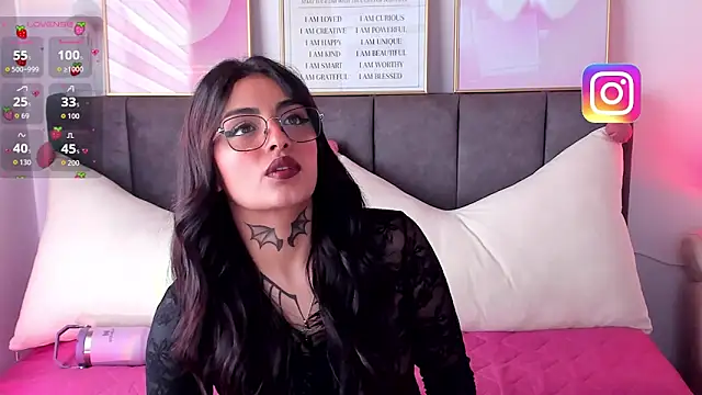 Snapshot of Hinataw33d01 chatting on February 9, 2026, 2:26 pm Hinataw33d01 online show from February 9, 2026, 2:26 pm